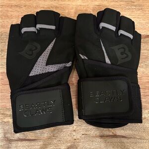 Beastly Claws Black and Gray Gloves